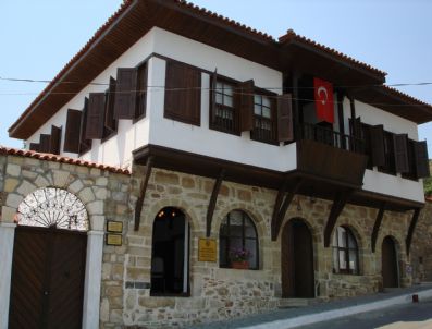 TURHAN SELÇUK - Turhan Selçuk Adına 'Karikatürlü Ev'