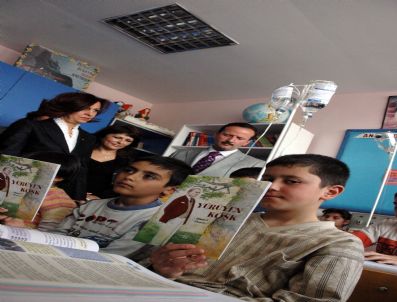 ATATÜRK ORMAN ÇIFTLIĞI - Kayseri'de 23 Nisan Öncesi Öğrencilere Kitap Hediye Edildi