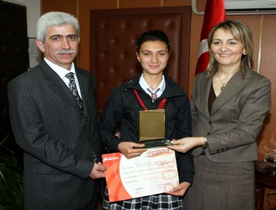 Koç, Balkan Şampiyonu Öğrenciyi Ödüllendirdi
