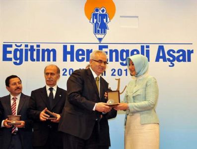 BEYAZ AY DERNEĞI - Köşk'ten Karabük'e Engelli Eğitimde Başarı Ödülü