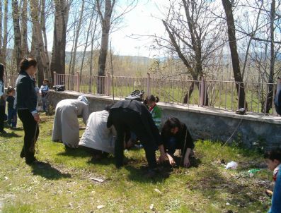 SEVGI DOĞAN - Öğrenci Velilerinden Fidan Dikimi