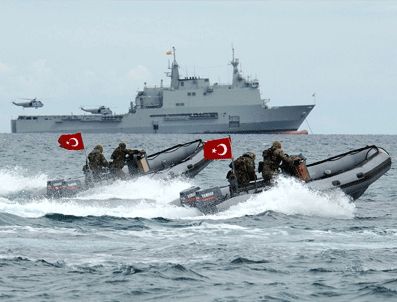 Türk SAT komandoları, deniz haydutlarını etkisiz hale getirdi