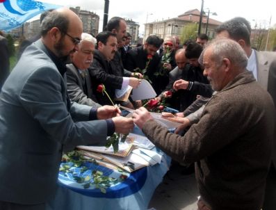 VEDA HUTBESI - Agd Vatandaşlara Veda Hutbesi Ve Gül Dağıttı