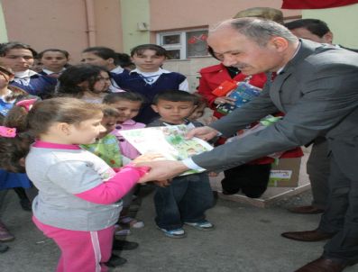 SIVRILER - Ak Parti'den Öğrencilere Kitap Ve Fidan Dağıtımı