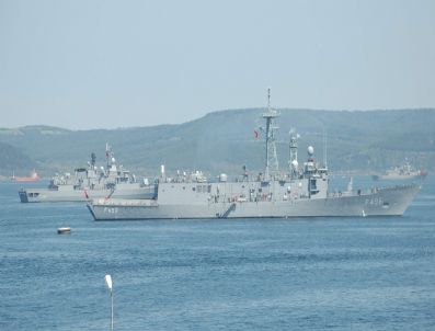 Askeri Gemiler Çanakkale'de