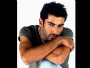 Kenan kendini anlatır gibi Ezel'i anlattı