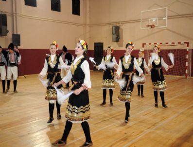 KAYAPA - Konuk Dansçılar Nilüfer'i Şenlendirdi