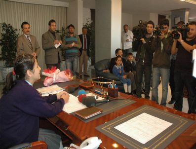 ÜLFET - Özhaseki Koltuğunu Devretti