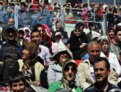 ERDOĞAN AYATA - 23 Nisan Kutlamaları Kadir Has Stadyumunda Gerçekleştirildi