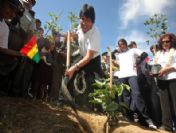 Bolıvıa Morales Starts Campaıgn To Plant 10 Mıllıons Of Trees