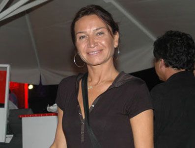 SADRİ ALIŞIK - Demet Akbağ hastanelik oldu!