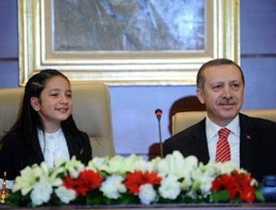 CAILLOU - Erdoğan 'artık yoruldum' diyerek koltuğunu bıraktı