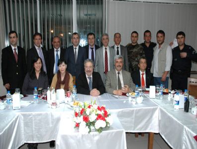 VAN DEVLET TIYATROSU - Konuşma Sanatı Tekniği Kursunu Tamamlayan Polisler Sertifikalarını Aldı