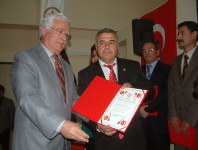 UĞUR DERSHANESI - Kütahya'da Sosyal Hizmetler Müdürlüğü Gönüllüleri Ödüllendirildi