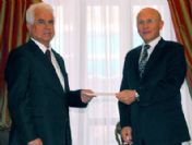 Mehmet Ali Talat'tan pikaplı protesto