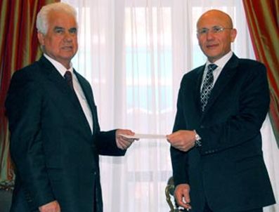 RAUF RAIF DENKTAŞ - Mehmet Ali Talat'tan pikaplı protesto