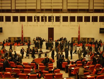 İZZETTIN YıLMAZ - MHP Meclis'e 5 ayrı yasa teklifi sundu