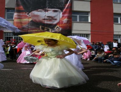 DADAŞKENT - Minik Öğrencilerin Bayram Coşkusu Yağmur Dinlemedi