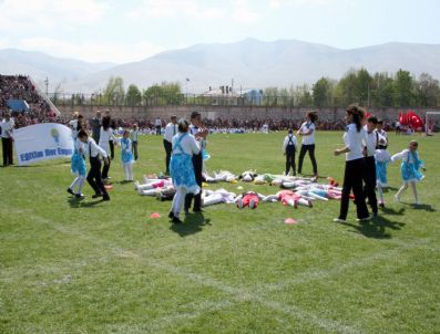 ALIM BARUT - Niğde'de 23 Nisan Kutlamaları