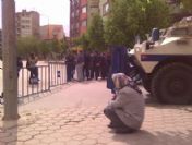 Panzer göstericilerin arasına daldı: 1 ölü