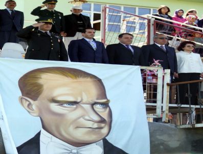 YUSUF ÖZDEMIR - Suşehri'nde 23 Nisan Coşkusu