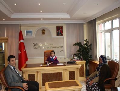 ERCAN ATEŞ - Telli Ninenin Torunu Da Kaymakam Koltuğuna Oturdu