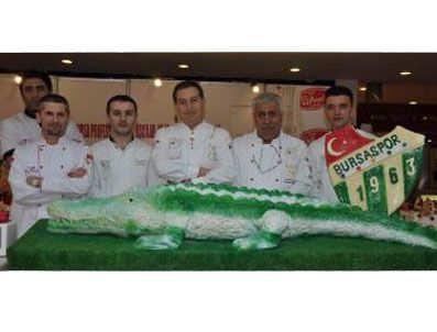 GDO - Bursa Gıda Fuarında Dev Timsah dikkat çekti