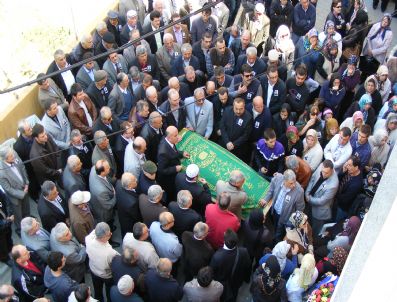 ZIHNI ŞAHIN - Fikri Düşünsel Toprağa Verildi