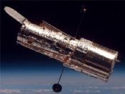 Google Doodle'de bugün Hubble Uzay Teleskobu kutlaması var!