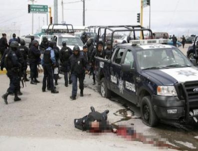 Meksika'daki kanlı çatışmada 7 polis öldü