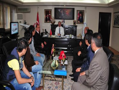 RAMAZAN YıLDıRıM - Türkiye Şampiyonu Öğrencilerden Vali Karaloğlu'na Ziyaret