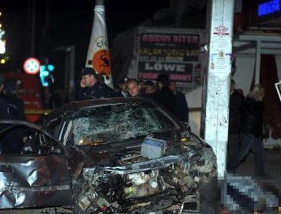 MURAT YIĞIT - Antalya'da bir araç otobüs durağına daldı: 7 yaralı