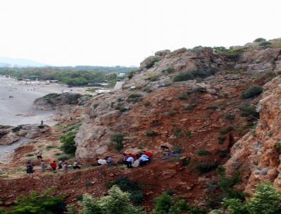 Denizi İzlerken 20 Metreden Düştü