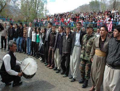 ABDULLAH ÇIFTÇI - Irak Sınırında Devlet-halk El Ele Halayda