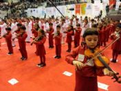 Minik kemancılar rekor için çaldı