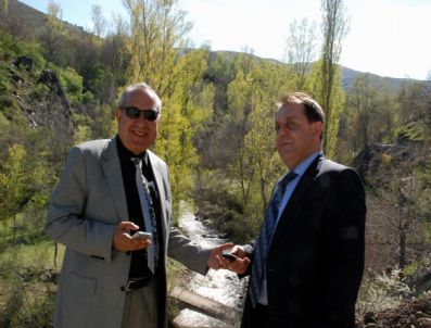 YUSUF ÖZDEMIR - Kaymakam Ve Belediye Başkanı Mesire Alanı Yapılacak Yerde İncelemelerde Bulundu