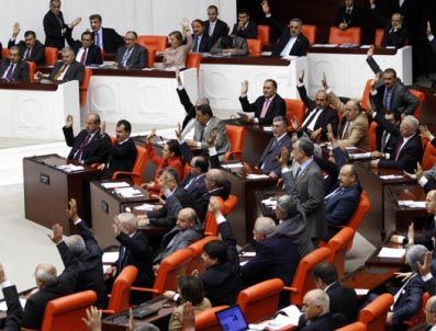 NEVZAT PAKDİL - 23. maddenin görüşülmesine başlandı