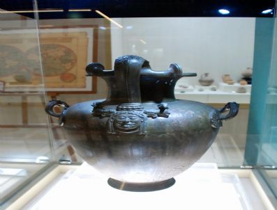 Alt Yapı Çalışmalarında Bulunan 2 Bin 500 Yıllık Kaba Paha Biçilemiyor