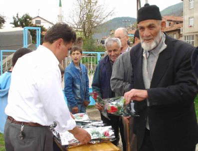 Beyceli Gençlerden 2 Bin Kişiye Yemek
