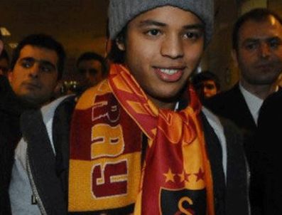 DOS SANTOS - Dos Santos'un geri yollanılıyor