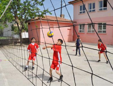 MEHMET AKGÜL - Gazi Osman Paşa İlköğretim Okulu'nun Büyük Başarısı