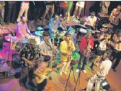 İki grup, bir sahne, tek dil