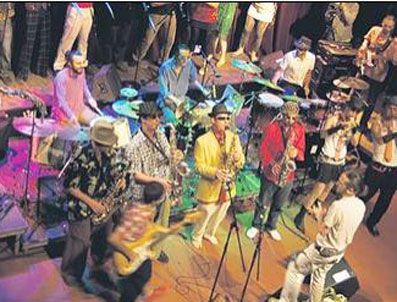 BABYLON - İki grup, bir sahne, tek dil