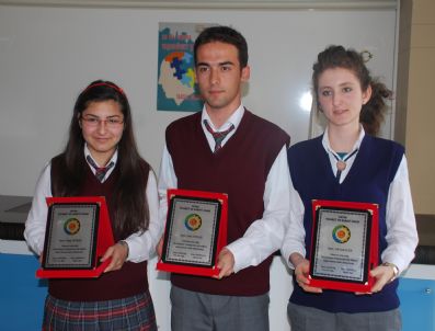Kompozisyon Yarışmasında Dereceye Giren Öğrencilere Ödülleri Verildi Haberi