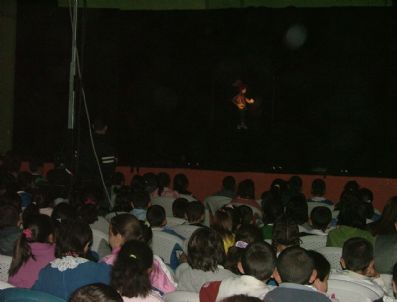 ANKARA DEVLET TIYATROSU - Kulu'da Öğrenciler Tiyatro Oyunu İzledi