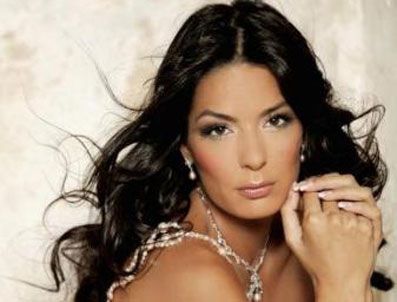 ASUMAN KRAUSE - Asuman ezan sesine hasret kalmış