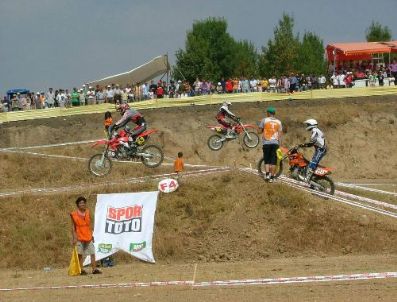 Bu da ağda, manikür, pedikür sınavı