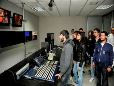 YÜKSEL AKSU - Çomü Sinema Televizyon Bölüm Öğrencileri Ulusal Kanallar İle Dizi Setlerini Gezdi