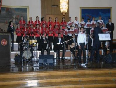 NEVZAT PAKDİL - Digor Gönül Korosu Kars'a Döndü