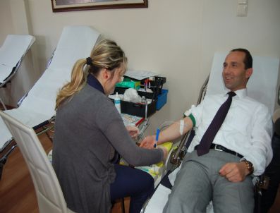 AHMET ARPACıOĞLU - Ak Parti'den Kızılay'a Kan Bağışı